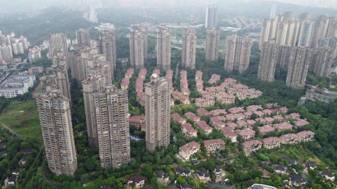 开发商只剩122个车位，却想独占小区1300万公共收益？业主群炸锅