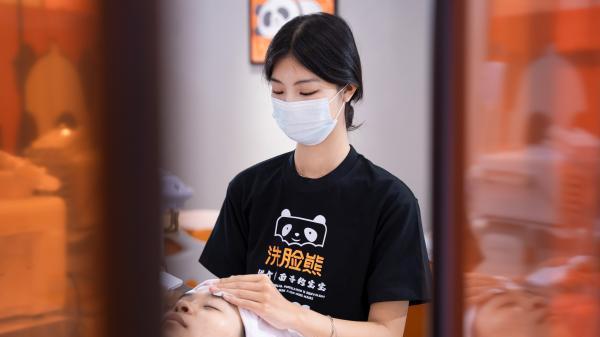 你可能从来都不会洗脸? ! 洗脸熊成面部清洁热门选择