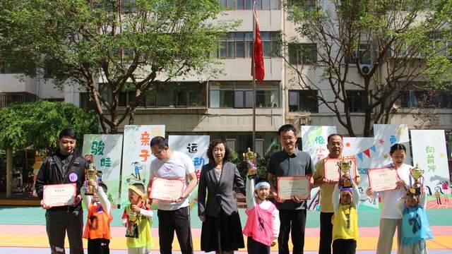 春光作伴好嬉游：近400组家庭齐聚和政路幼儿园，共赴春日运动之约