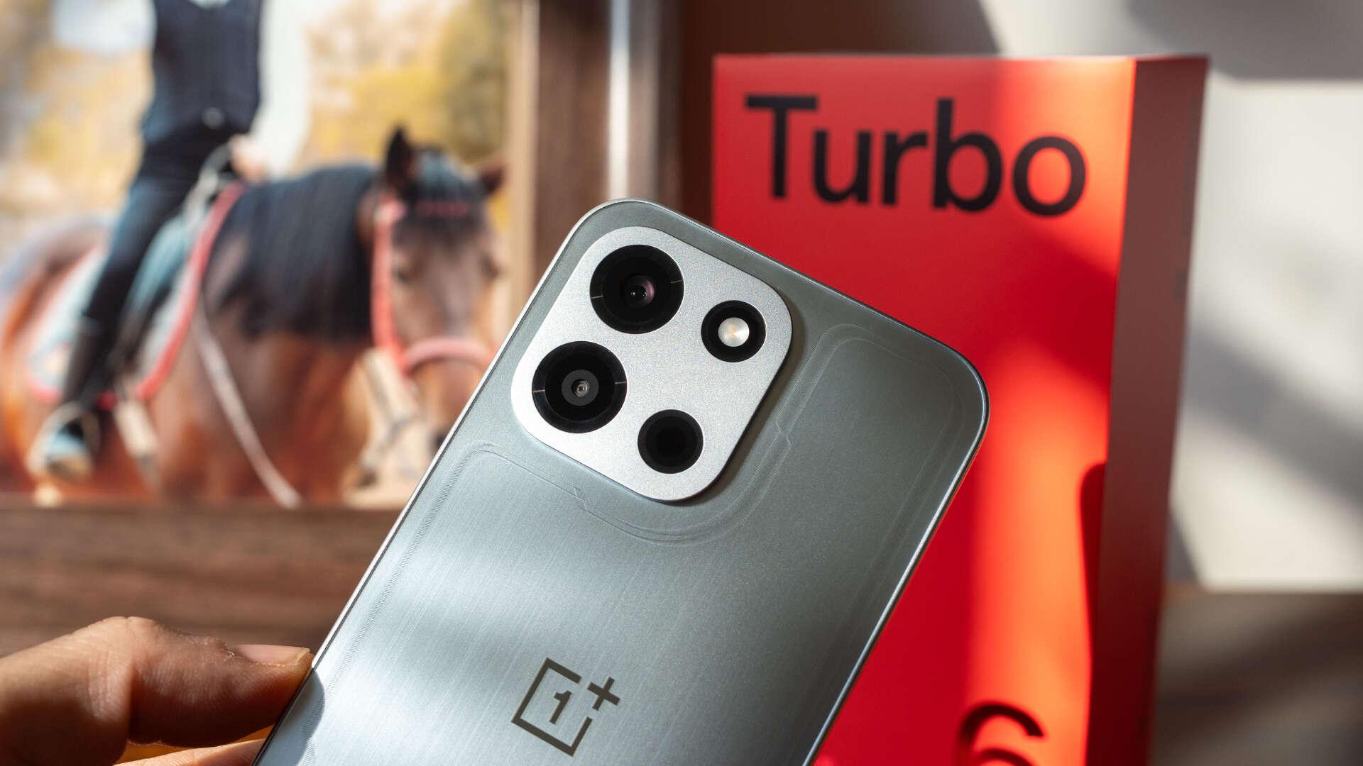 爸妈换手机就选一加Turbo 6：超流畅+护眼屏+大电池用三年没问题