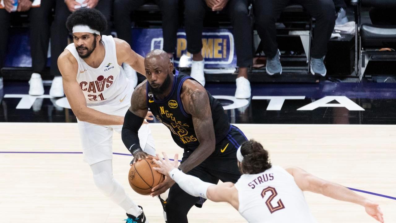 一场3纪录！詹皇胜场独享第1，东契奇双里程碑，湖人胜骑士锁定季后赛