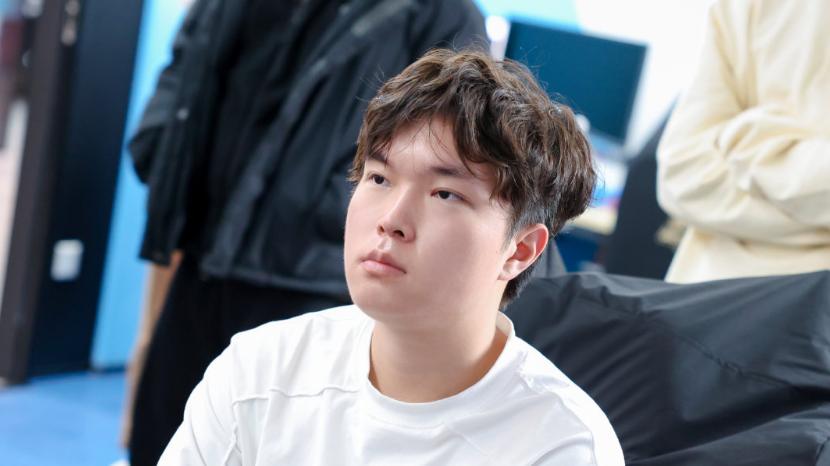 大黄直言自己跟bin五五开，对位拿过很多次MVP，实力不相上下