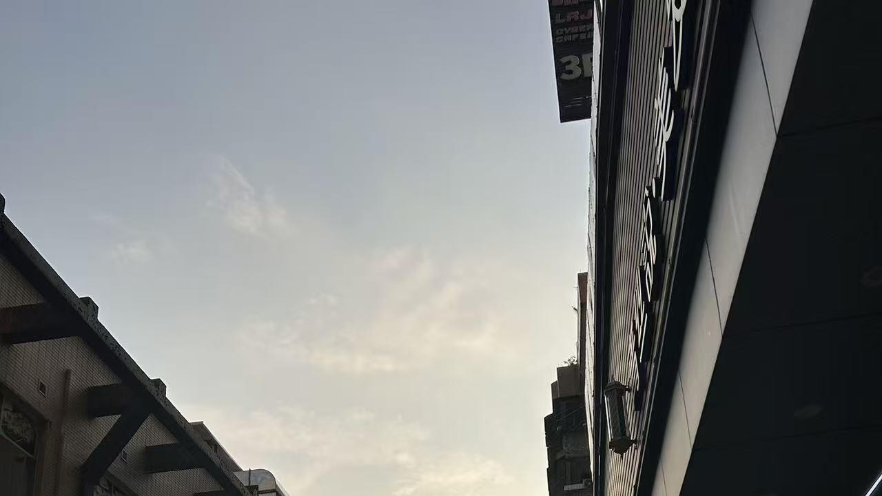 普通人在小县城挣三千块都费劲