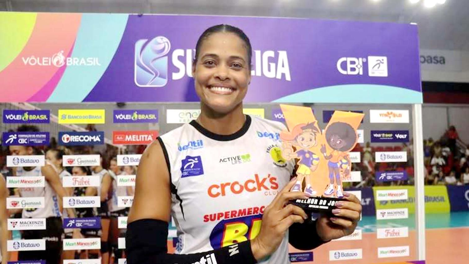 从小父母双亡，她是从贫民窟走出的女排奥运冠军，如今被授中士军衔