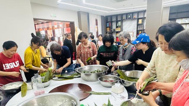 蜜枣香粽遇见意式披萨，市南区金湖路街道这场端午活动甜咸都对味