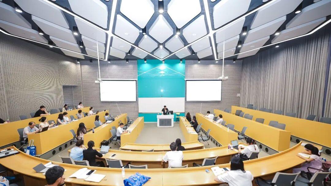 江苏省中国画学会会长翟优应邀赴苏州出席国际学术研讨会并作主旨发言