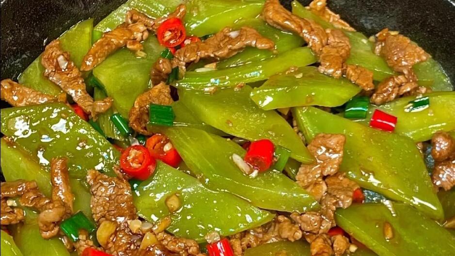 莴笋炒肉：清脆爽口的家常美味