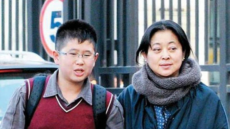 67岁倪萍：被母亲“抛弃”60年，却为她养老送终，94岁失明母亲一句话让全网泪崩
