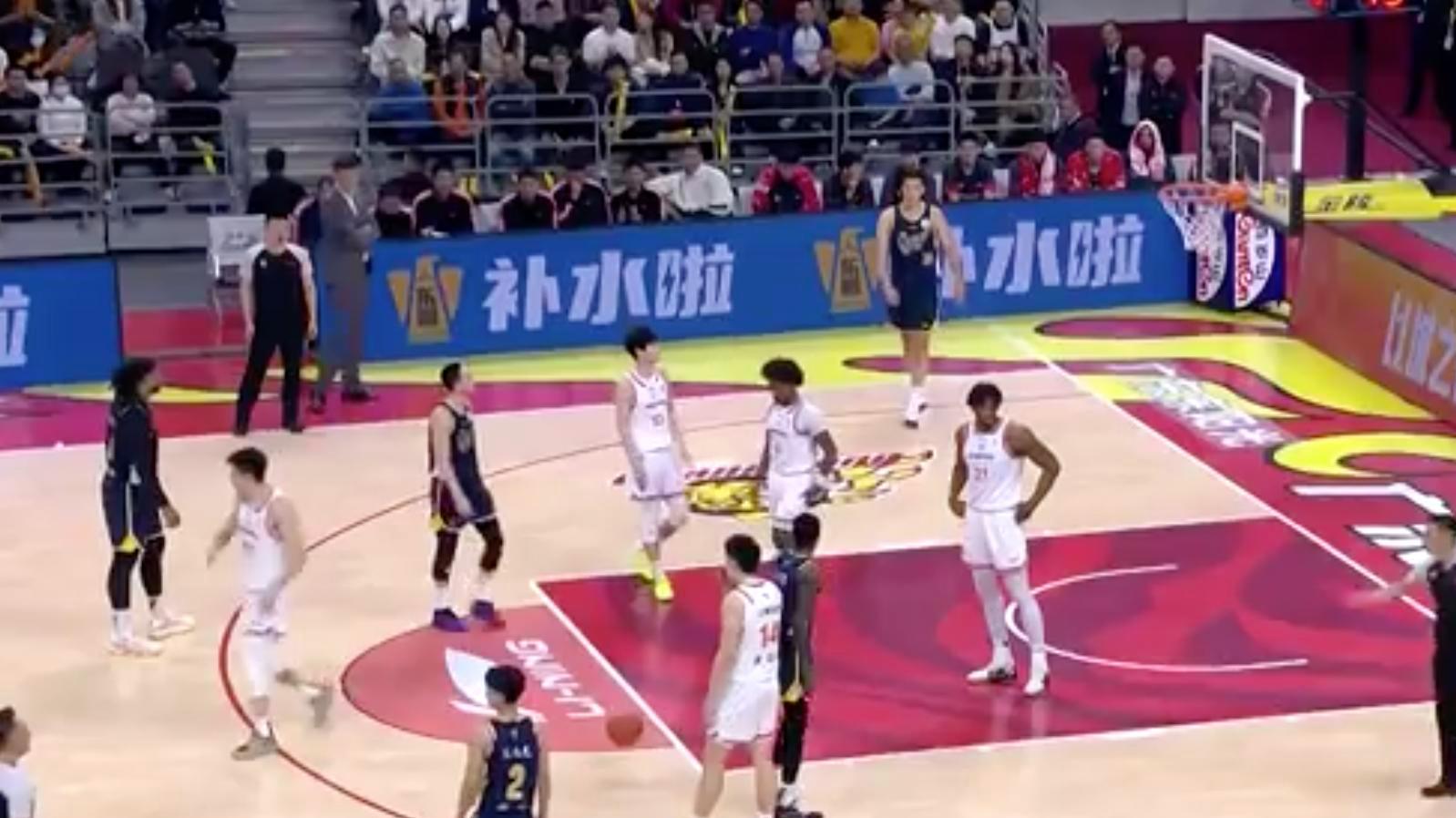 半场只得34分！广东被上海打爆，全员低迷手感冰凉！