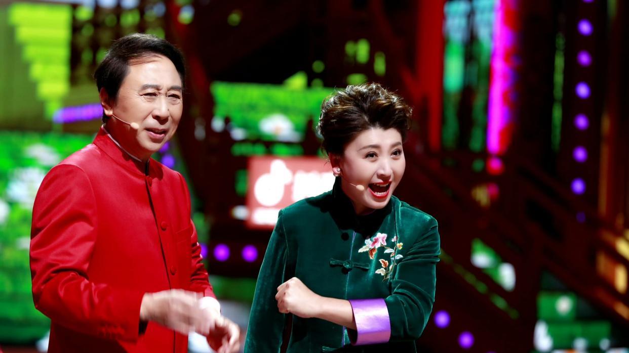 儿子林傲霏至今还在“跑龙套”，这是闫学晶哭穷的“潜台词”！