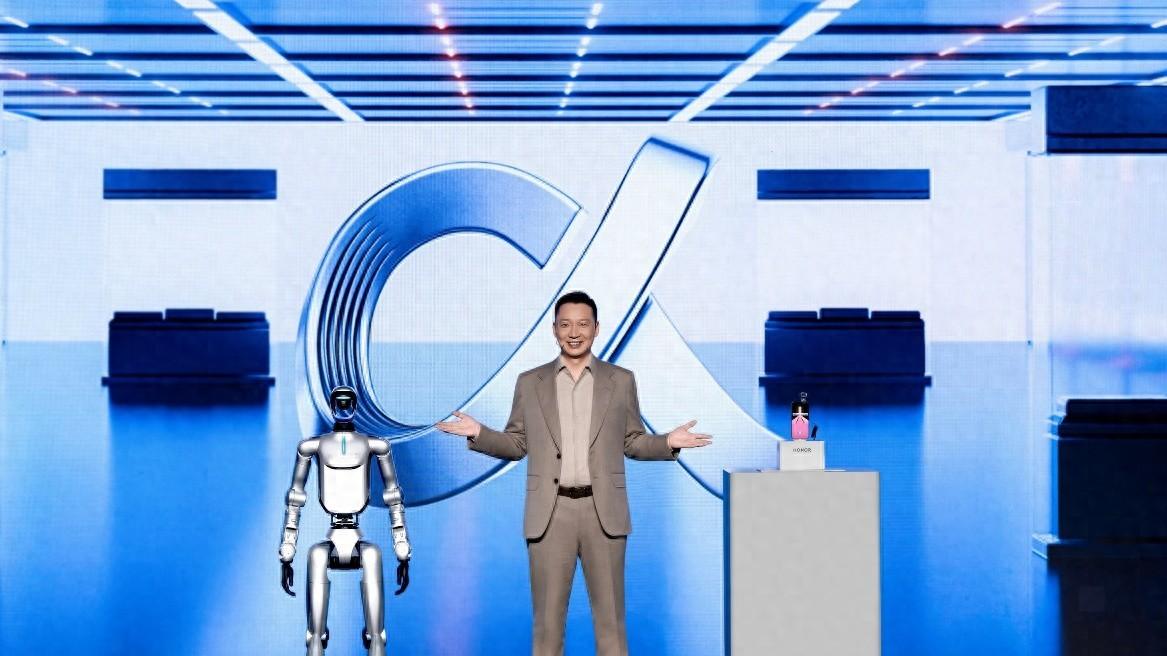 改变中的荣耀： CEO李健称手机不应是“无聊黑色方块”