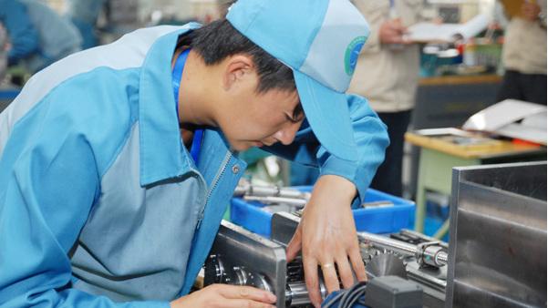 手握电工钳工硬手艺，进厂打工到底有多吃香
