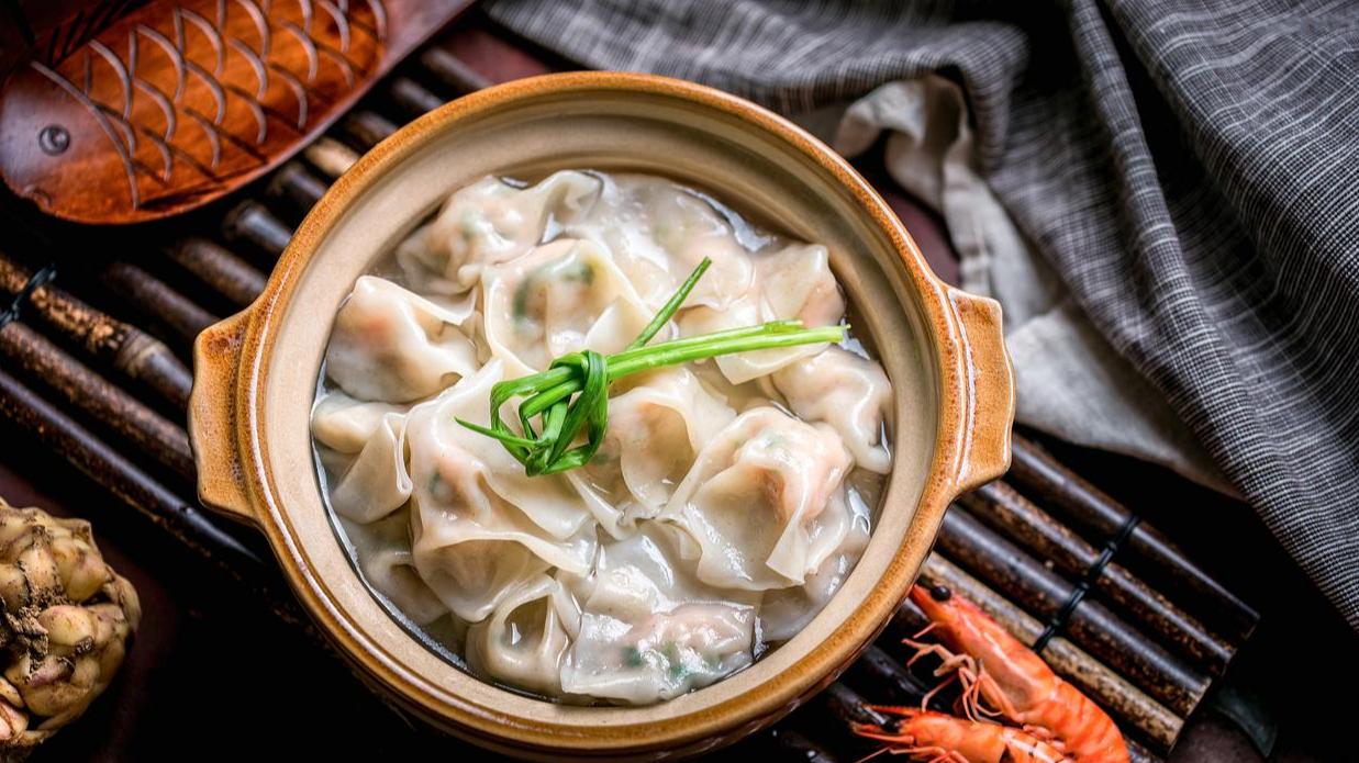 巷口烧饼铺的砂锅馄饨香晕了！手工现包巨鲜