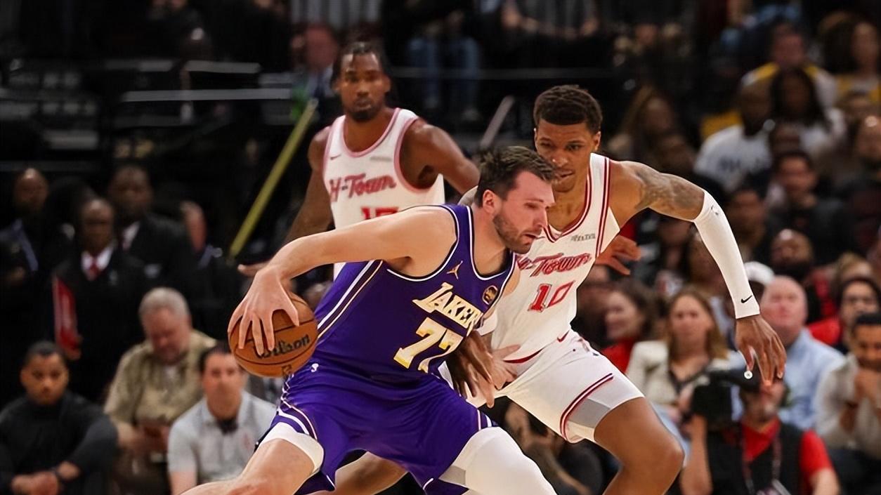 8胜2负！这就是霍勒迪的影响力，乌度卡神级轮换害苦火箭