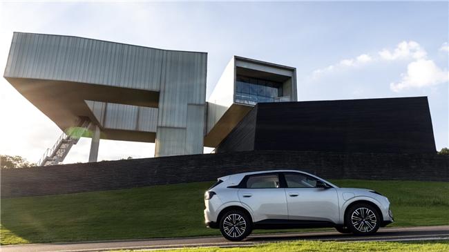 耐20吨挤压电池有多强？极狐T1起价6.88万正式预售