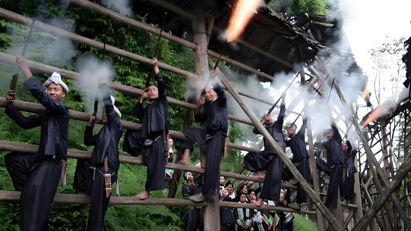 最后的枪手部落！中国唯一不禁枪的村寨，大人小孩人手一把枪