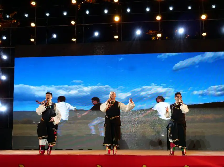 岁月回响二十载 雪韵长存耀迪庆——雪之子组合专场演唱会点亮“五一”古城夜
