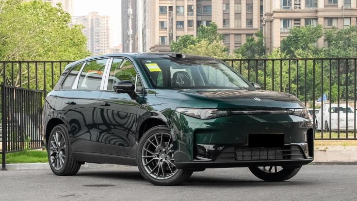 12万买长续航“中型SUV”？零跑C10购车手册，还要啥自行车
