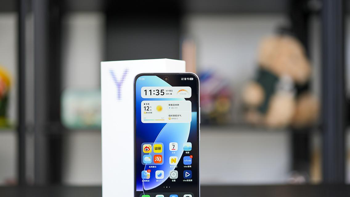 7200mAh大电池+6年持久续航，1499元起的vivo Y500i能不能打？