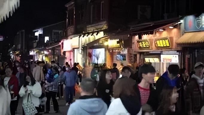 美国游客逛亚洲街道：各国街头印象不同，中国给人留下深刻感受