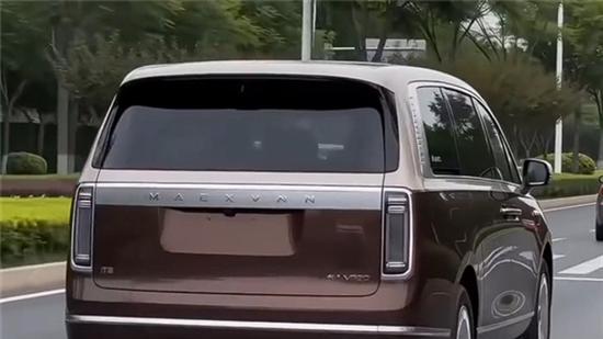 定位百万级高端MPV 尊界V800实车曝光