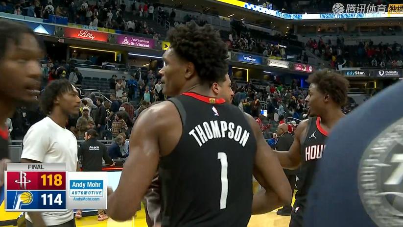 火箭险胜！申京39+16+5，赛后哈利伯顿走入场内，一把抱住阿门