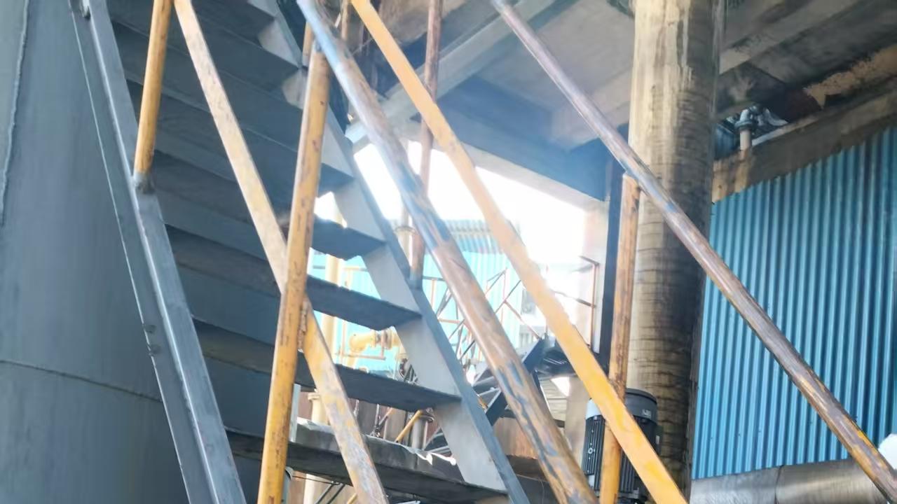 钢结构梯子防腐美观 除锈彻底涂刷均匀