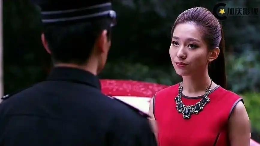 帅气高材生博士毕业后继承亿万家产体验生活当保安爱上富豪千金成短剧热点