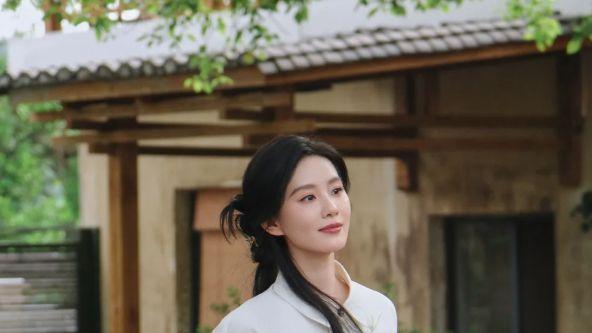 新年红穿腻了？返工低饱和配色太显气质