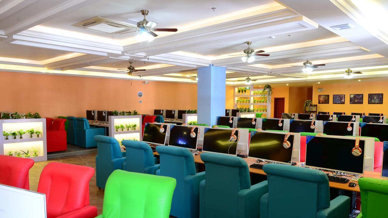 当上网成了最廉价的娱乐活动：网吧起死回生背后