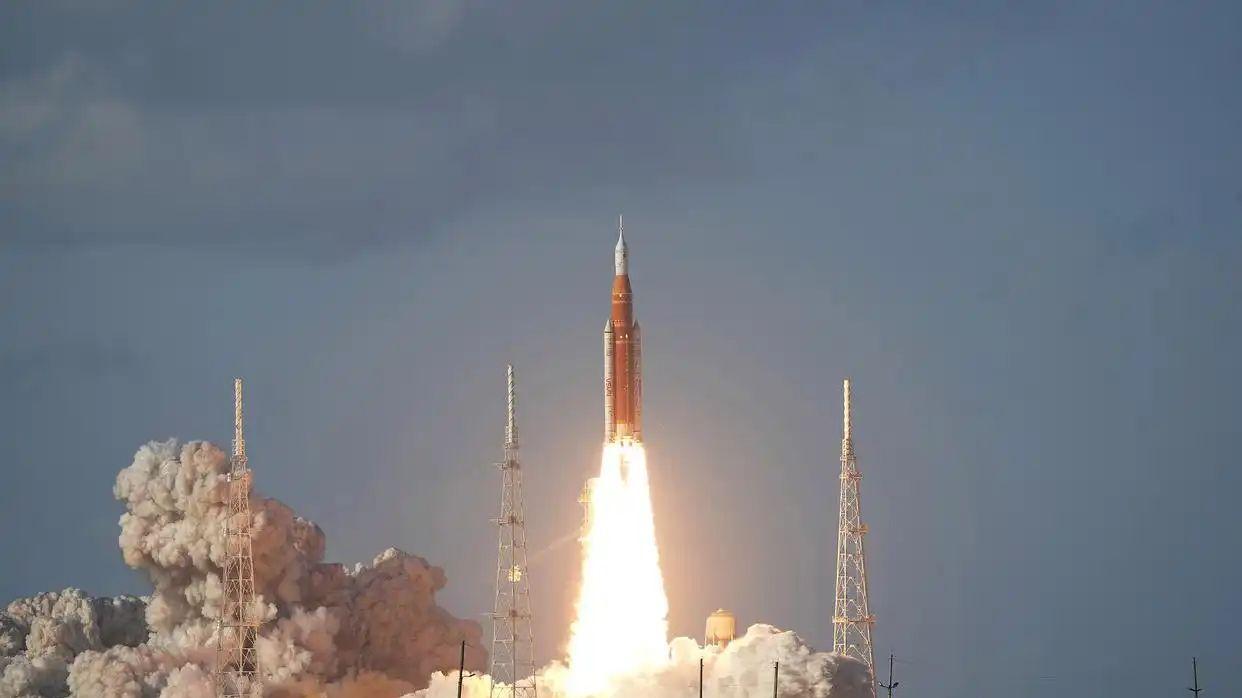 阿波罗计划半个世纪后，阿尔忒弥斯2号为何只“绕圈”，不登月？