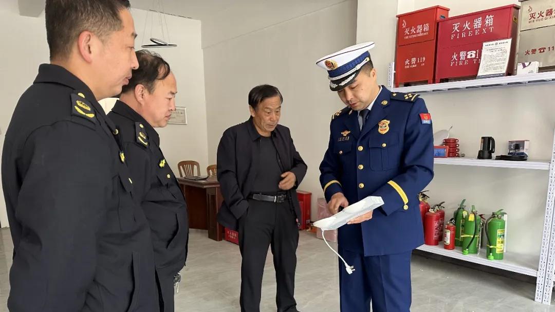 交口县消防救援大队联合多部门持续推进消防产品检查及宣传工作