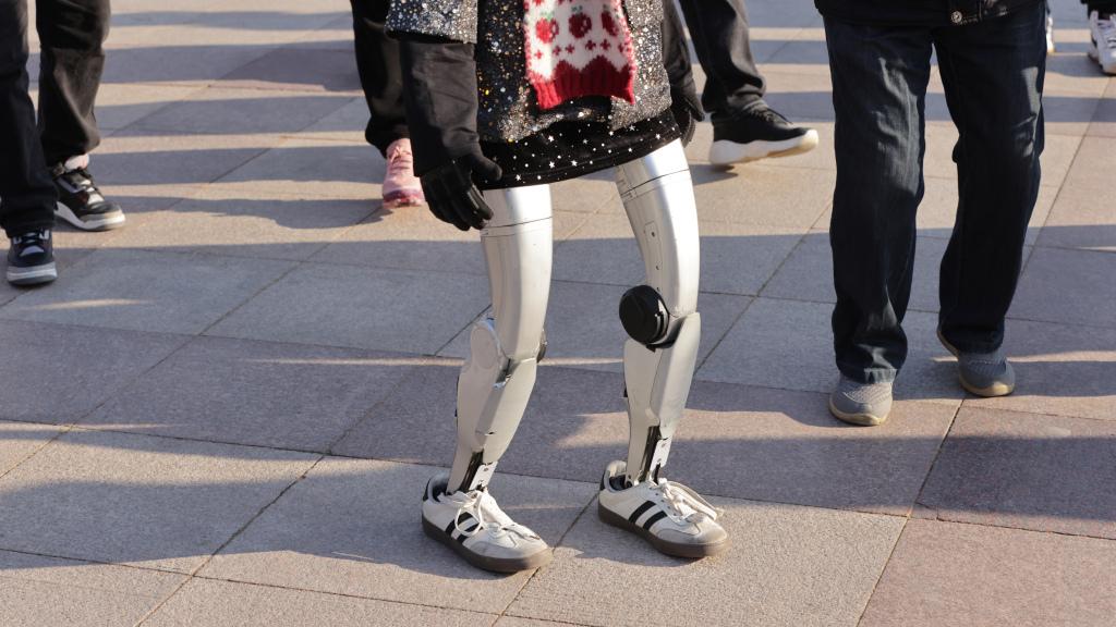 快看！机器人逛栈桥了