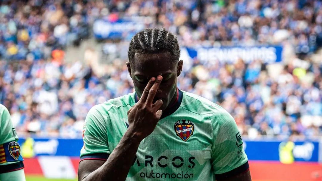 穆里尼奥：总是维尼修斯出事肯定有问题！巴萨将和曼联谈判拉师傅