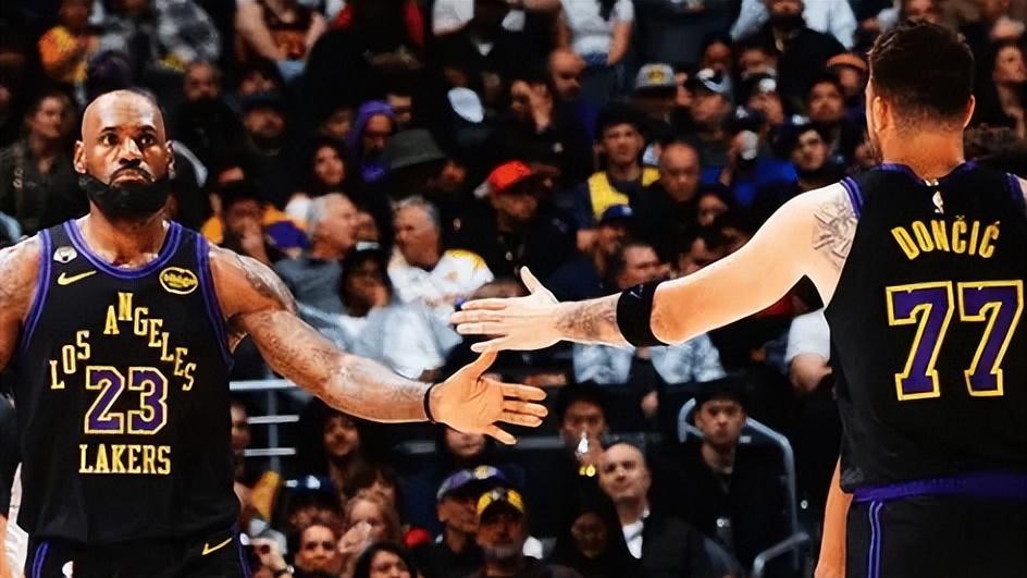 轰32+10+7！詹姆斯就是领袖，艾顿赛后摊牌，东契奇也说出优点