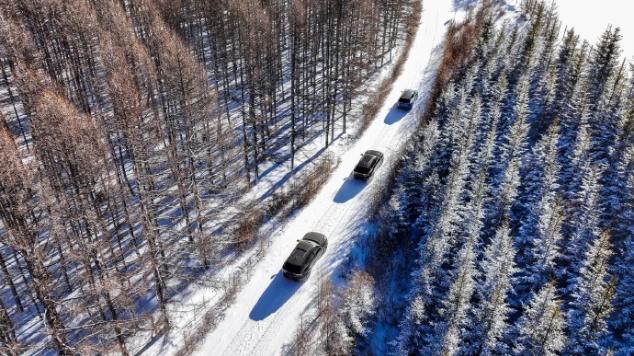 张家口基地玩双杀！赛车量产撞上冰雪漂移，这谁看了不迷糊
