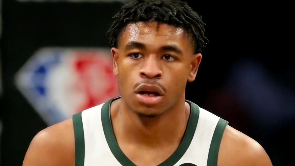 雄鹿截胡湖人！24岁得分手底薪来投，字母哥伤停期的救命稻草