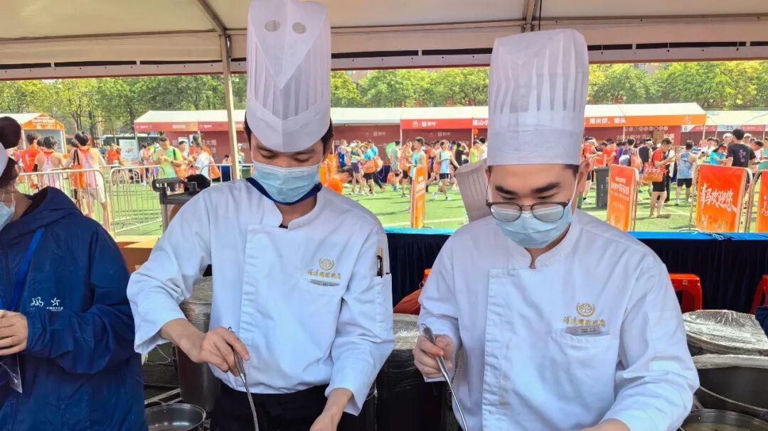 这哪是赛后美食，简直就是清远食堂自助餐