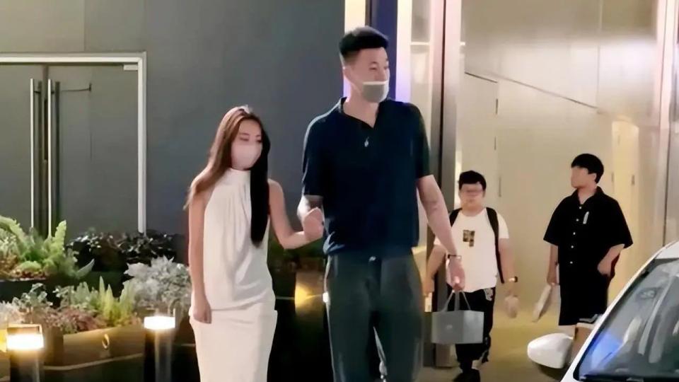 辽宁人成了广东女婿，CBA被骂得最惨的关系户，靠实力拿到顶薪