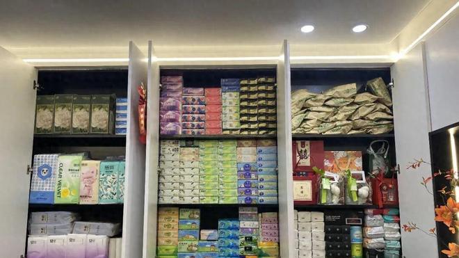 被年轻人的「纸巾收纳大法」惊到了，换个思路，家里就利利索索