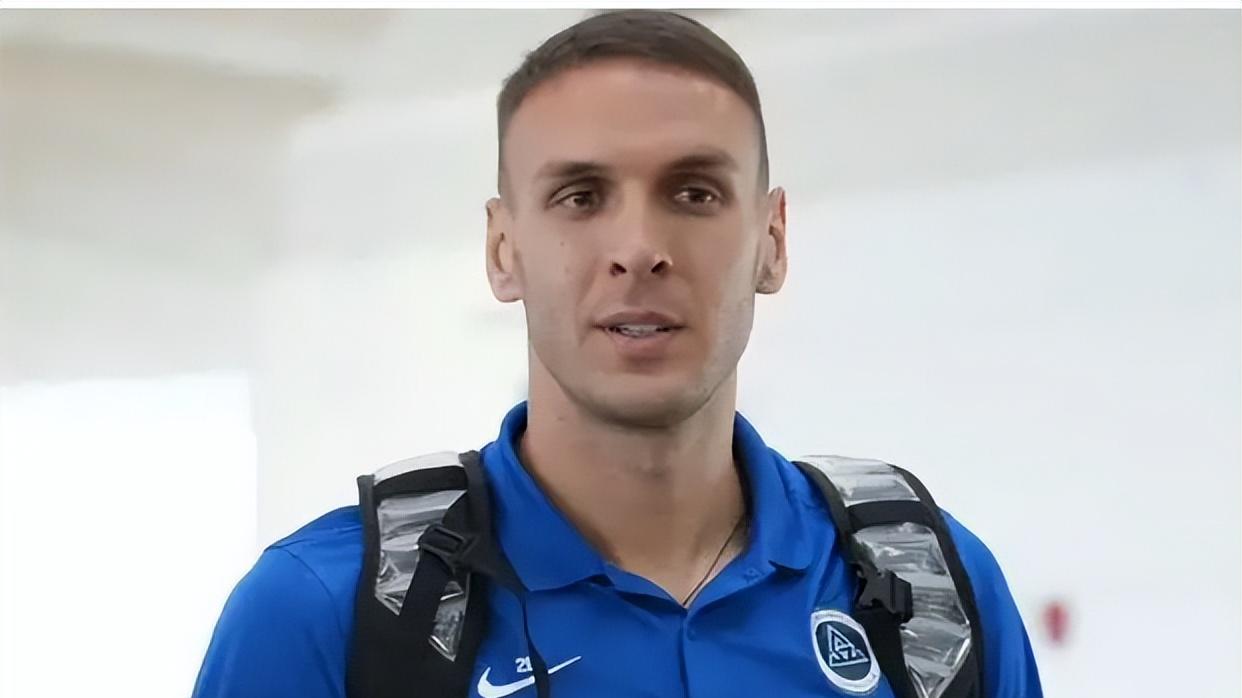 国足喜讯！前欧冠主力铁卫自荐免费完成归化！