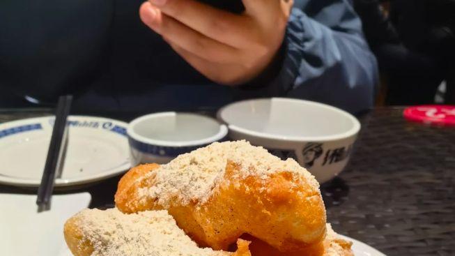 糖饺子滚满黄豆粉的糯米条比爱情还甜软