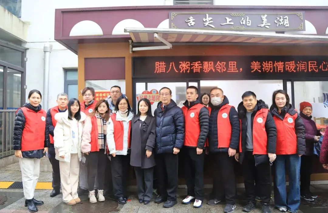 滨湖民盟开展关爱老人和新就业群体活动