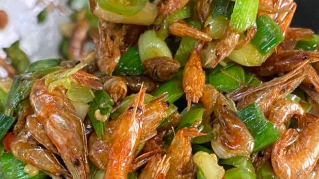 苦瓜焯水锁脆嫩，虾米爆香，一口尝尽湘地鲜