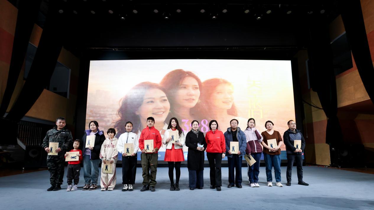 女性成长、女性励志、现实题材电影《天空依旧》  三八妇女节专场首映礼在京温情落幕