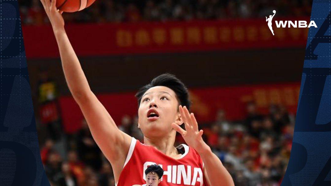 WNBA再添1人！张子宇前国青队友却被宫鲁鸣弃用 曾是世青赛篮板王
