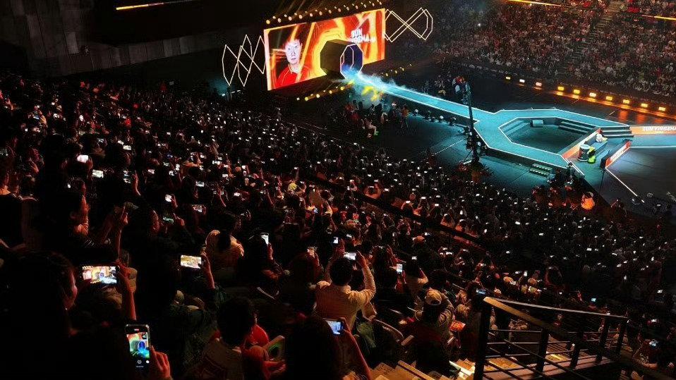 弱化樊振东和王曼昱，贺晓龙点评国际乒联动机，引起球迷热议