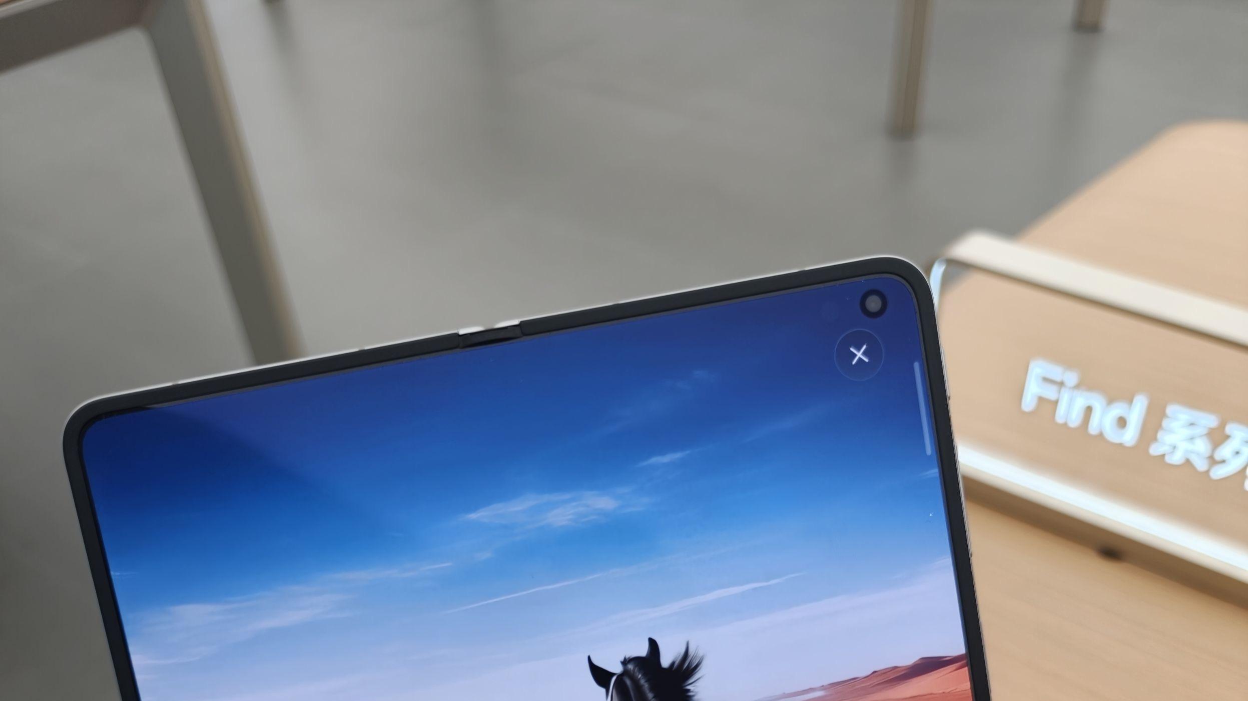 炸裂！卖一万二的安卓折叠屏直接被抢空？