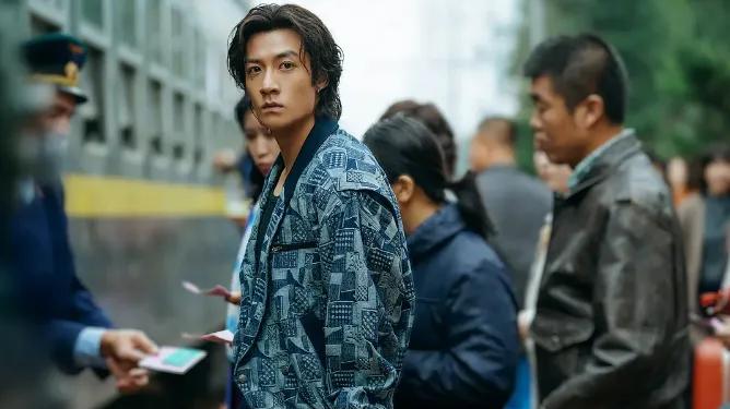 黄轩“歪”成土匪头子，刘德华莫斯科飙血泪！这趟国际列车刹一脚！