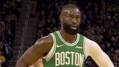 布朗32分凯尔特人战胜湖人，无塔绿军武装到牙齿